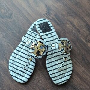 Tory Burch White and Navy Striped Logo Thong Sandals with Gold Medallion